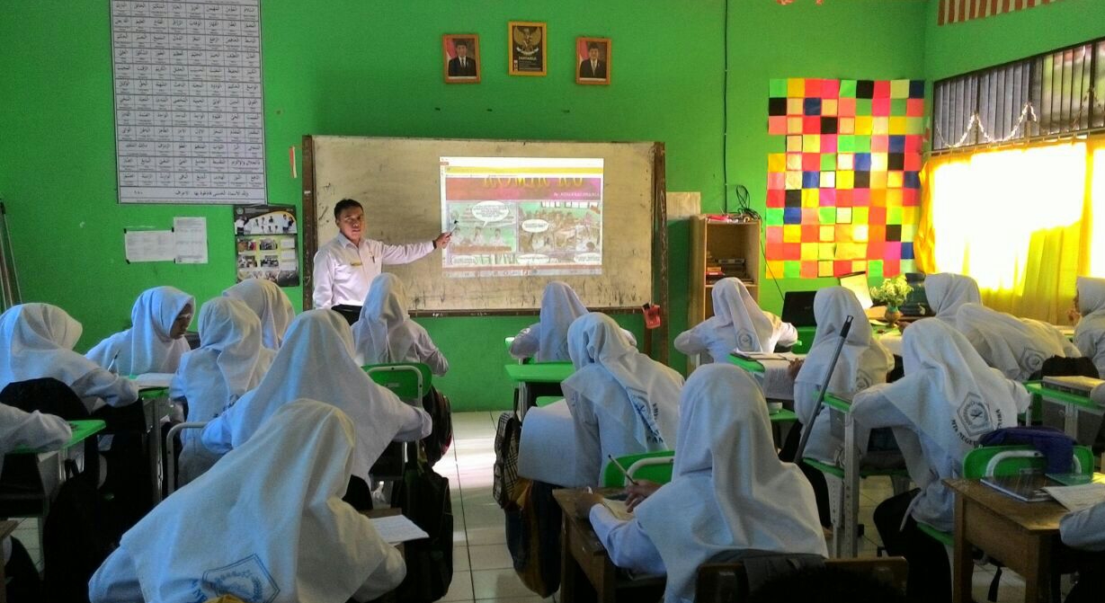 Siswa Belajar Dengan Media Komik Pembelajaran