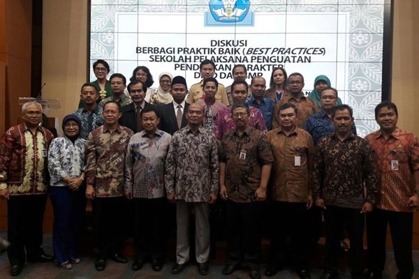 BAHAS PENDIDIKAN KARAKTER, MENDIKBUD UNDANG 20 SEKOLAH