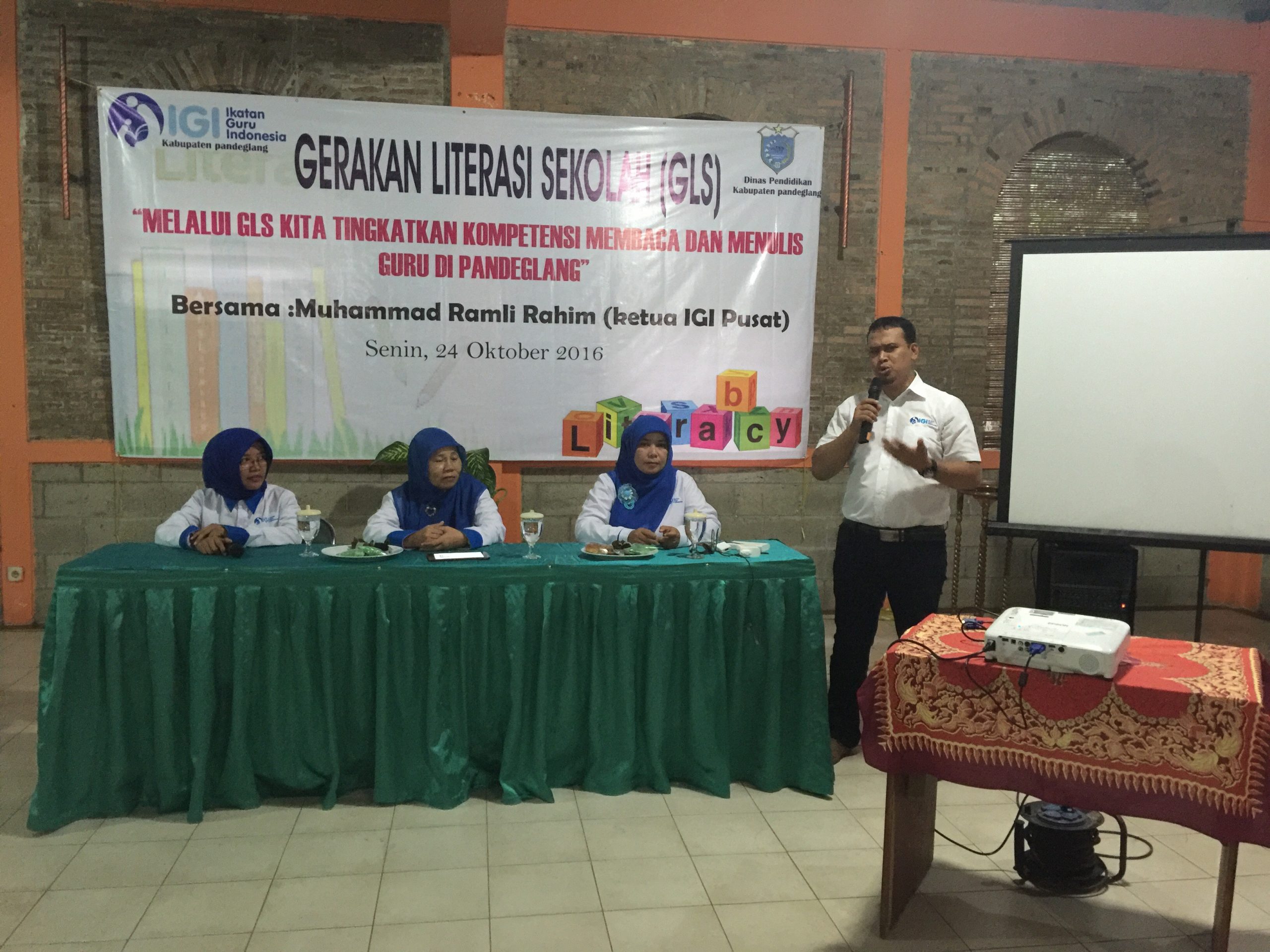 PANDEGLANG PUN BERGERAK, GURU ITU PANTANG MENGAJAR JIKA TIDAK BELAJAR