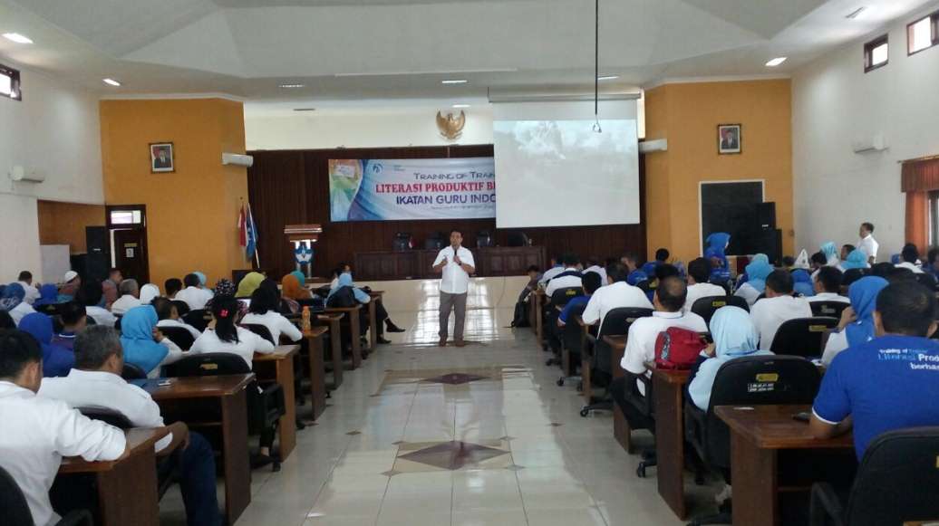 TOT LITERASI PRODUKTIF BERBASIS IT SURABAYA 2016