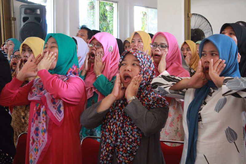PELATIHAN LITERASI PRODUKTIF:  PEMBELAJARAN MENYENANGKAN, EFEKTIF DAN RAMAH OTAK