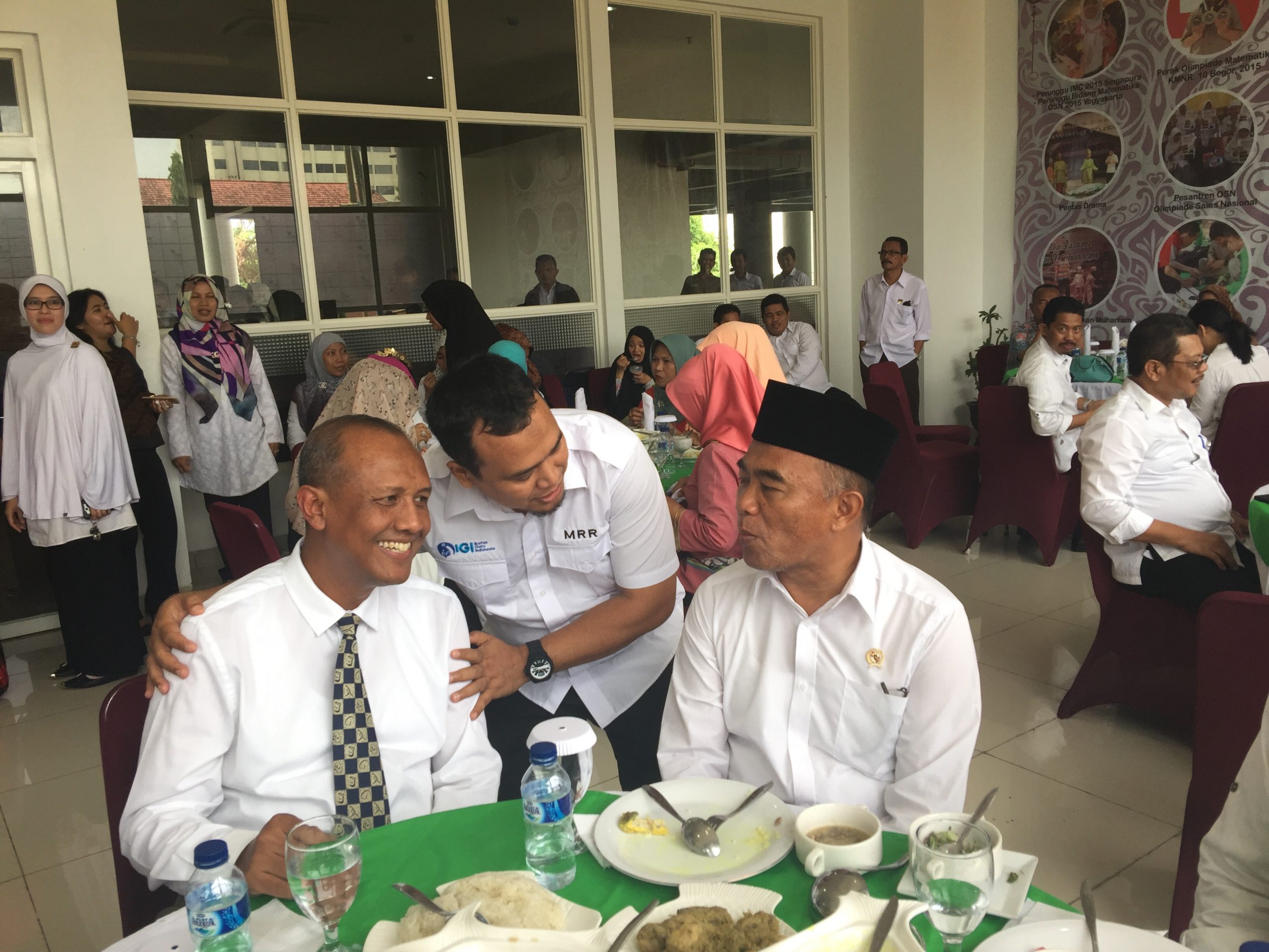 MEMPERKENALKAN GURU HEBAT, KETUA IGI WILAYAH SULSEL KE MENDIKBUD