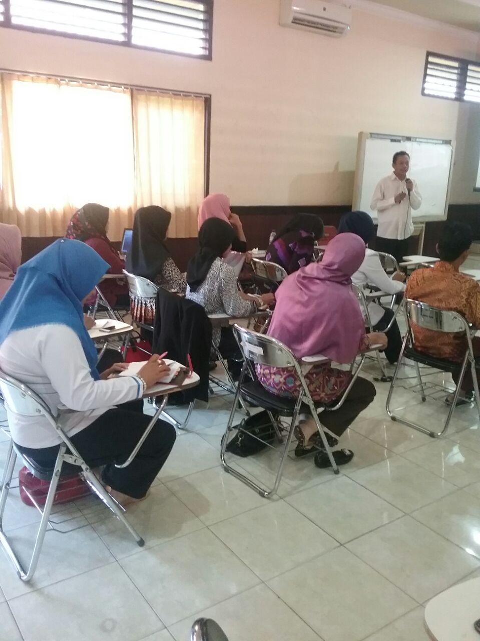 "RENUNGAN NYANTRI" TRAINER OF COACH IGI DI LPMP KALSEL
