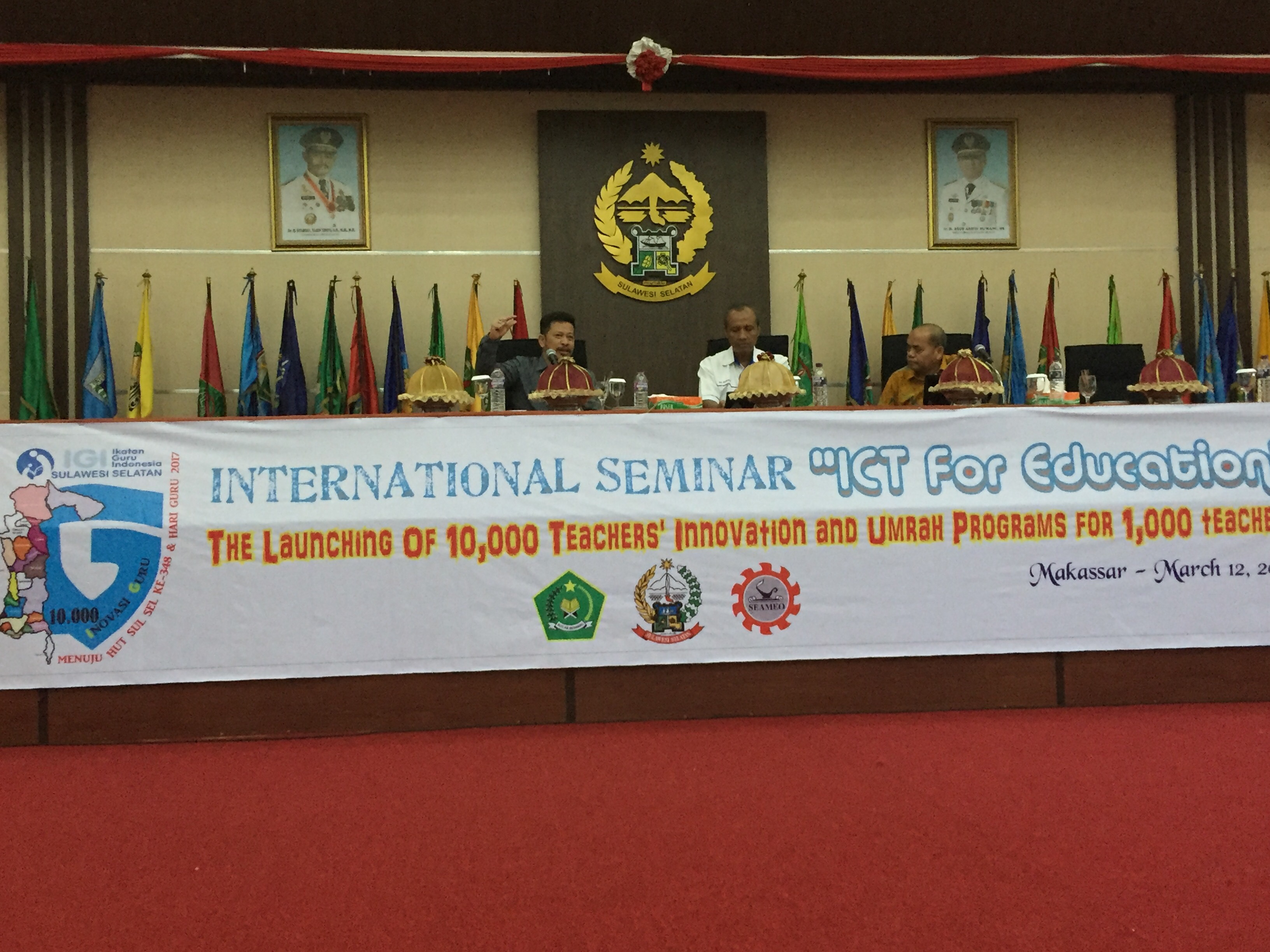 None Berkelakar di Depan Guru dan Peserta Seminar Internasional IGI