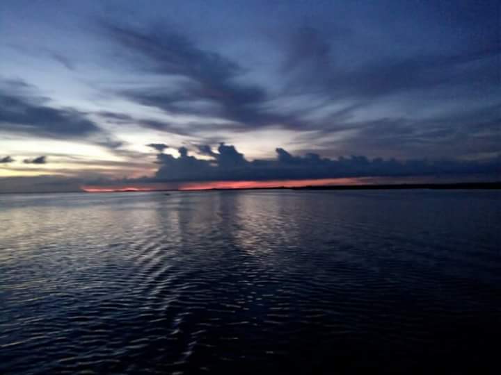 SENJA MEMBARA DI DANAU SEMAYANG DAN PESUT YANG MEMBERI SAMBUTAN SELAMAT DATANG