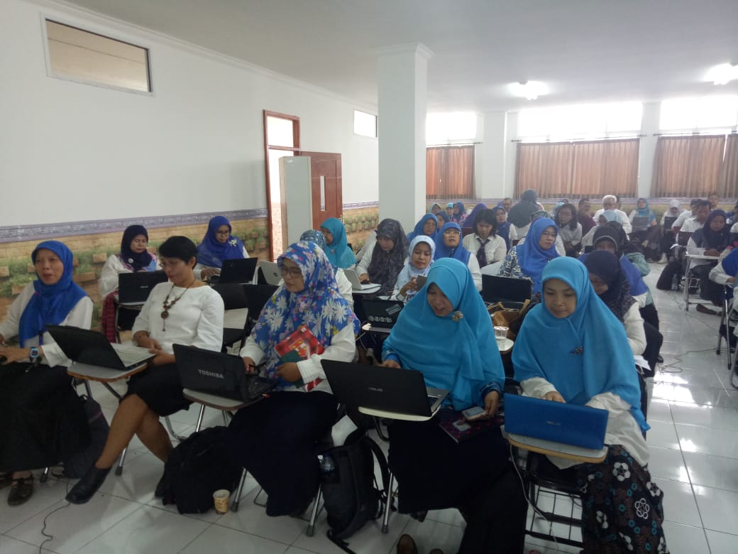 Bersama IGI Bekasi, Guru-guru Belajar Membuat E-Book