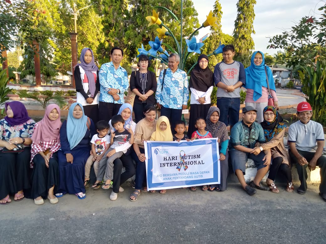 Bagikan 100 Pensil, IGPK Pulang Pisau Ajak Masyarakat Peduli Autism