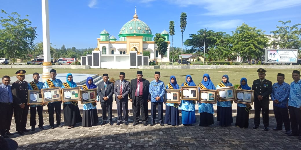 Sembilan Guru IGI Aceh Jaya Terima Penghargaan Literasi Di Hardiknas 2019