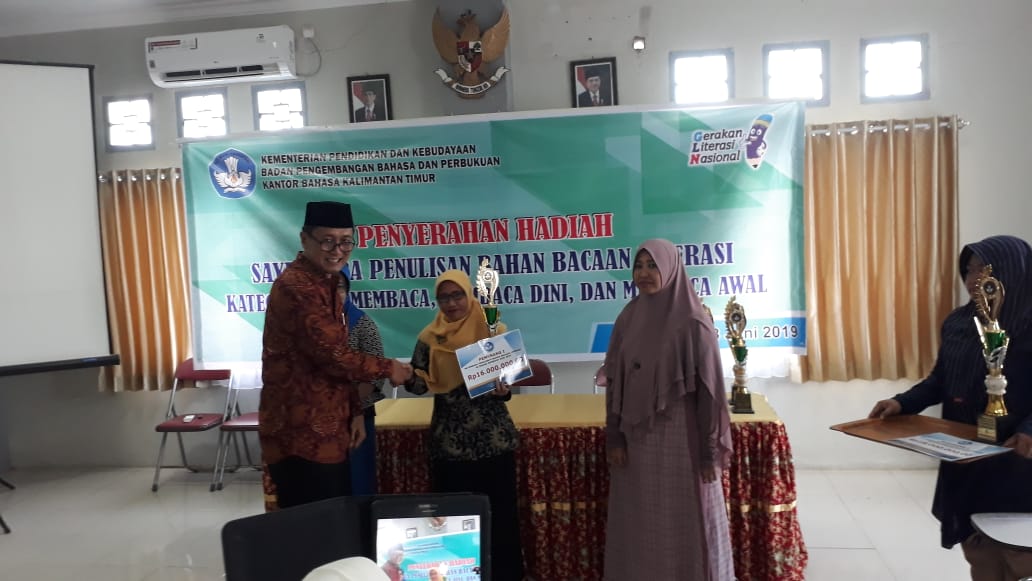 GURU "IGI BALIKPAPAN" RAIH DUA PENGHARGAAN