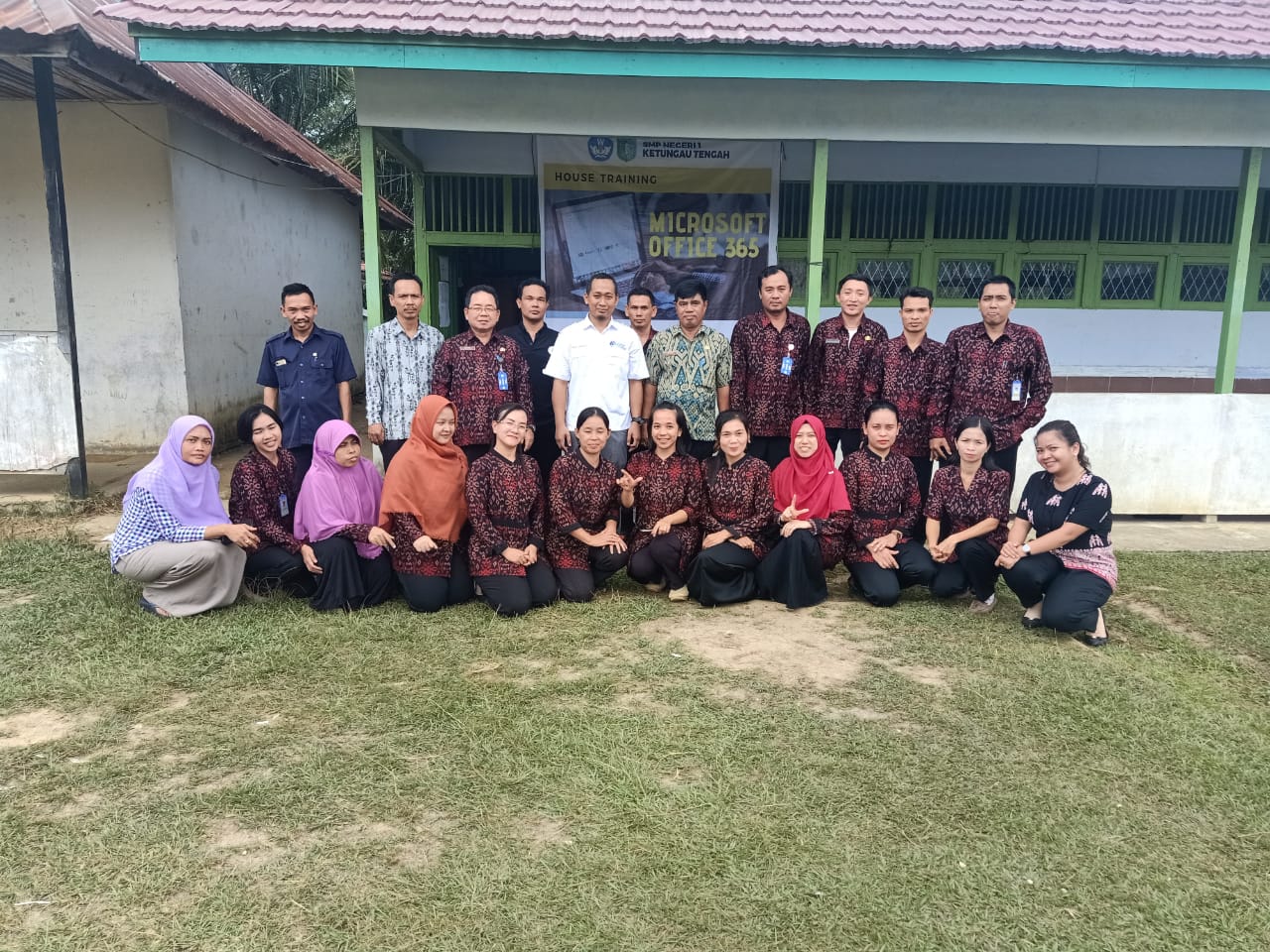 Hadapi Revolusi Industri 4.0, SMP di Perbatasan Malaysia ini Gelar IHT Microsoft Office 365