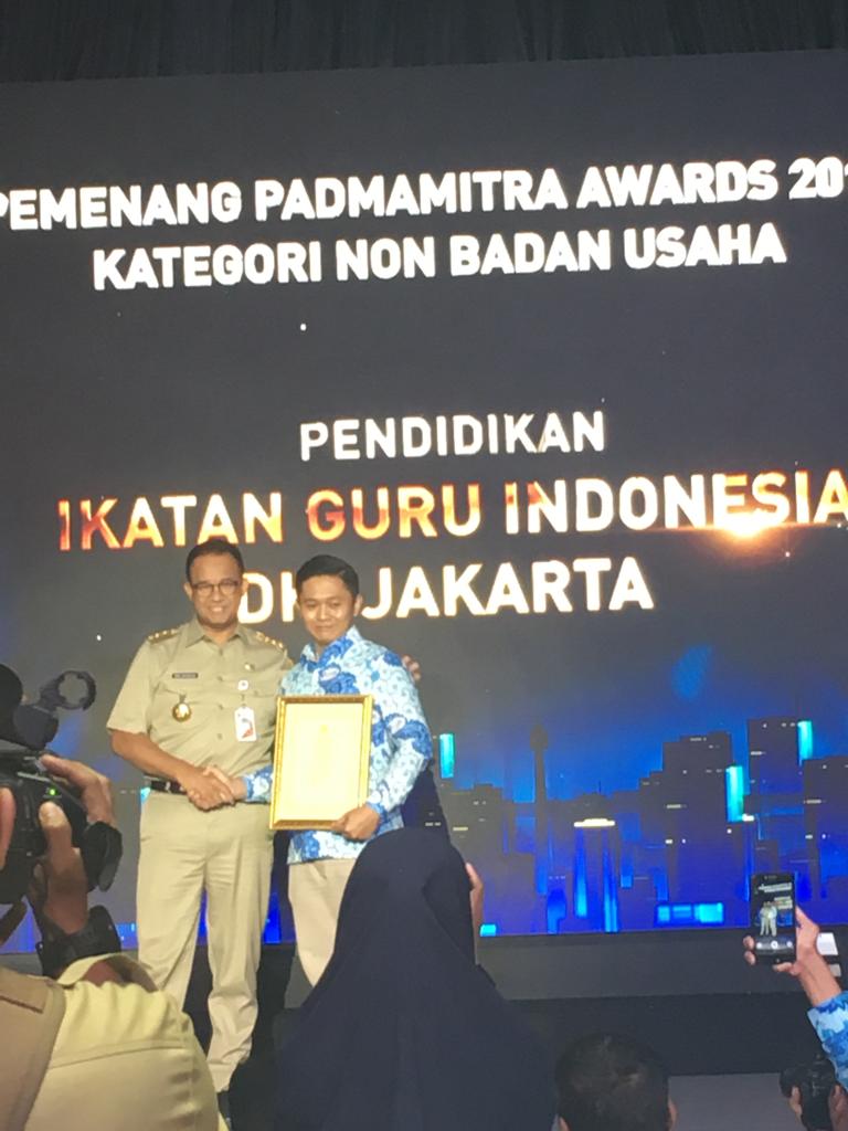 Gubernur Beri Penghargaan Kepada IGI DKI Jakarta