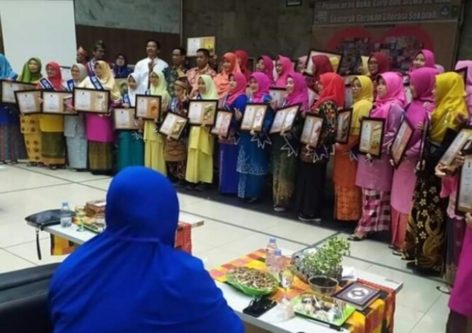 Semarak HGN 2019, IGI Riau Luncurkan 179 Buku Guru dan Siswa