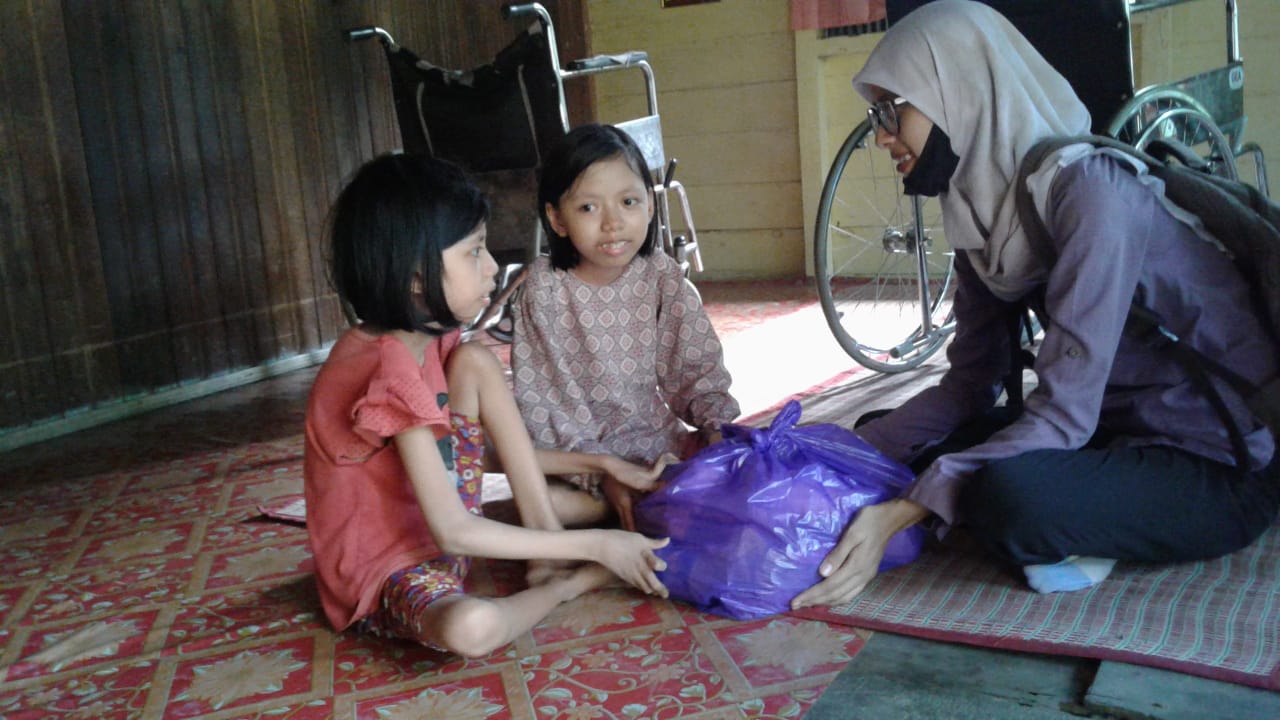 Kerjasama Dengan Lazismu, IGPK Pulang Pisau Salurkan Bantuan Untuk Anak Disabilitas