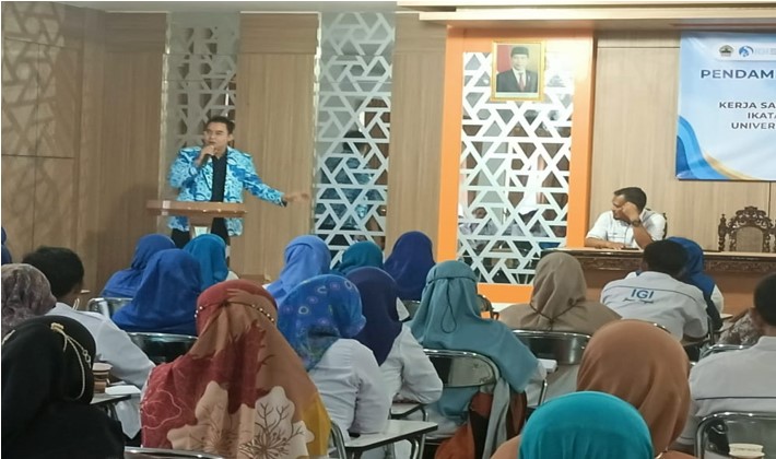Gaduh, Rektor STEKOM â€œSawerâ€ 100 Guru se-Solo Raya