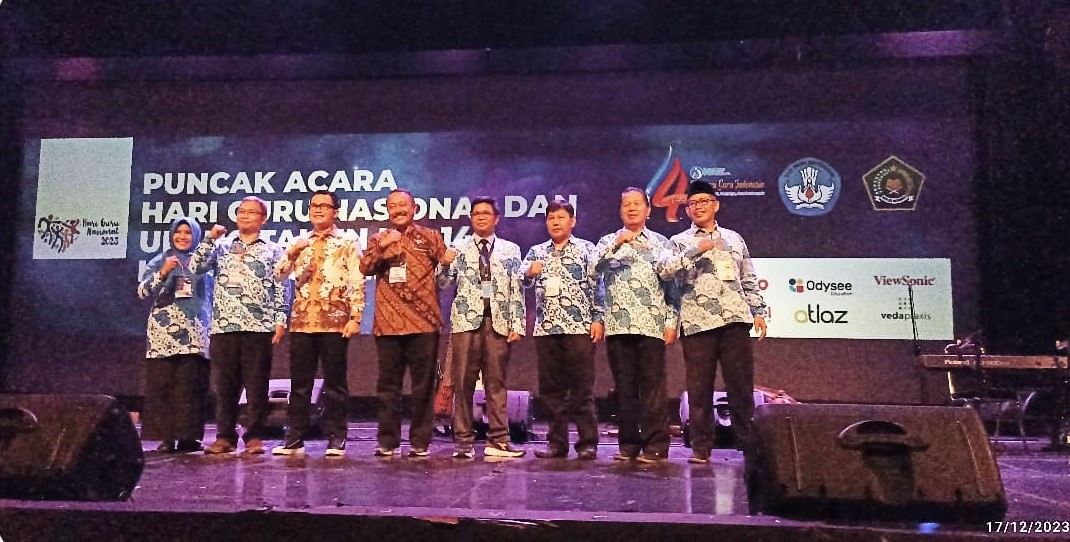 "Semarak Ulang Tahun ke-14 Ikatan Guru Indonesia di Trans Studio Bandung: IGI Tegaskan Tetap Konsisten Meningkatkan Mutu Guru"