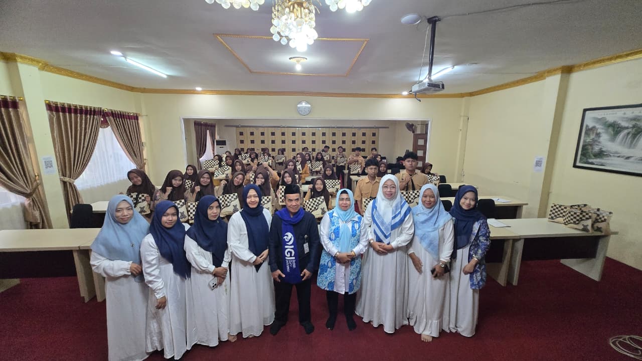 Ikatan Guru Indonesia (IGI) Wilayah Provinsi Kalimantan Selatan dan Koperasi Siswa SMK Negeri 4 Banjarmasin Salurkan Bantuan Ramadan untuk 40 Anak Yatim Piatu