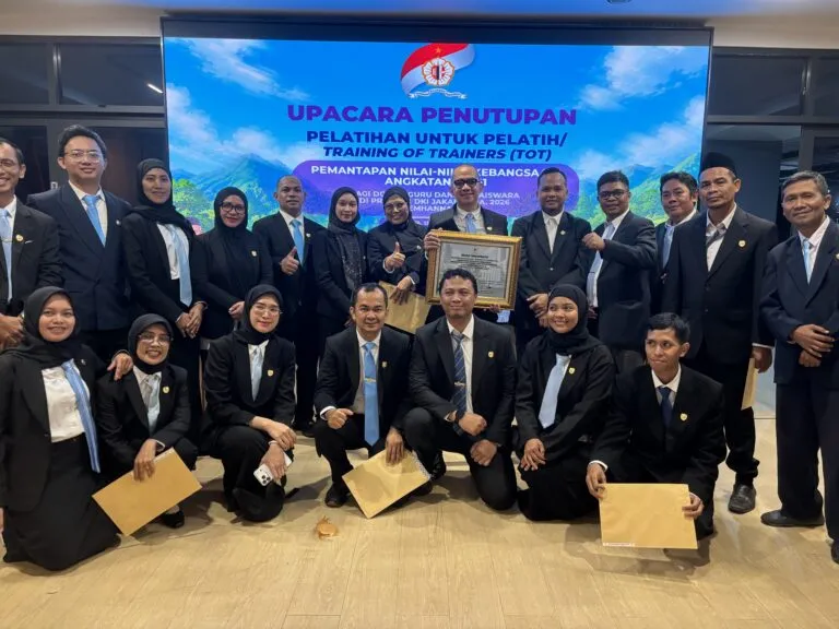 Gubernur Lemhannas RI Kukuhkan 102 Trainer PNK, Enam Pengurus IGI Siap Perkuat Pendidikan Kebangsaan